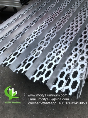 China PVDF Folha perfurada de alumínio metálico utilizada para fachada exterior do edifício audi