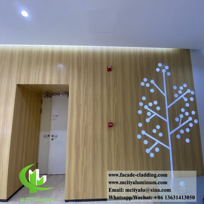 Revestimento de parede de alumínio maciço de cor de grão de madeira para decoração de parede interior de madeira