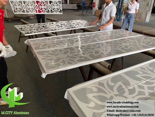 Ecrã decorativo de alumínio com padrões revestimento de fachada metálica em pó revestido de branco