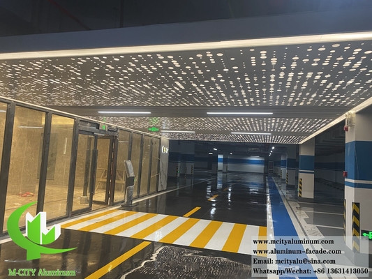 Placas de alumínio de telhado metálico perfurado Material durável com luz LED Design moderno