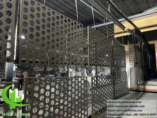 Painel de fachada perfurado de alumínio com espessura de 1,5-20 mm, cores variáveis para compras B2B