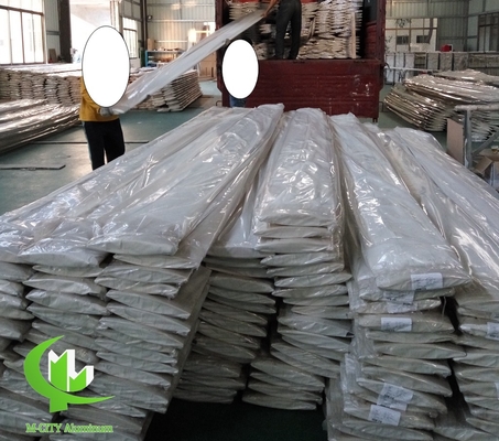 Fornecedor de lâminas de alumínio na China com acabamento revestido de pó de forma oval Sistema de folhas aéreas largura 300 mm cor de grão de madeira