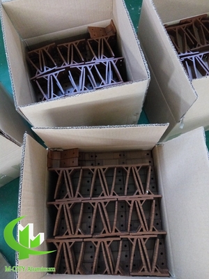 Fornecedor de lâminas de alumínio na China com acabamento revestido de pó de forma oval Sistema de folhas aéreas largura 300 mm cor de grão de madeira