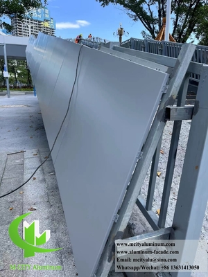 Ecrã de metal CNC para vedação de grades de alumínio