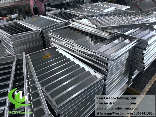 Arquitetônica Metal fachada revestimento folha de madeira cor de grão AC painel de lâminas para sombra solar