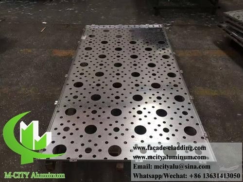 Fabricação de equipamentos de construção civil de alumínio sólido