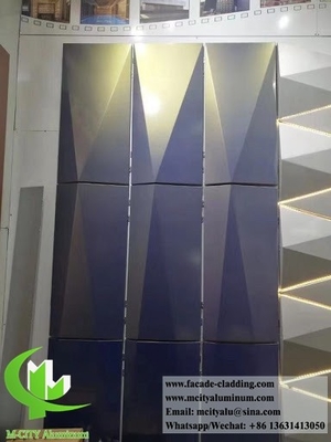 Revestimento metálico de 4 mm e tela metálica perfurada