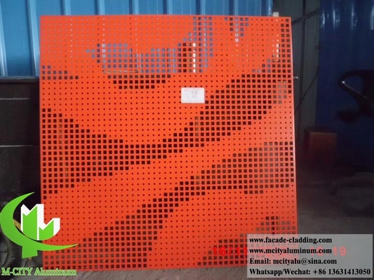 Forma 3D revestimento metálico perfurado fachadas de alumínio buracos redondos cor prateada para parede do edifício