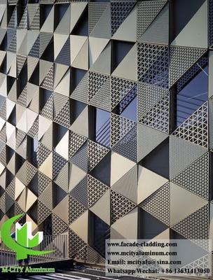 Forma triangular Revestimento metálico perfurado fachadas de alumínio para edifícios arquitetônicos