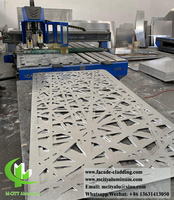 Planilha de alumínio decorativa de tela de metal de design de árvore para decoração de trilhos de vedação anti-ferrugem