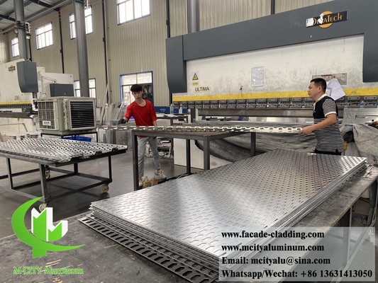 Fases metálicas perfuradas revestimento de parede de alumínio decoração revestimento PPG 3mm PVDF