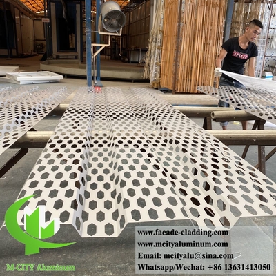 Painel decorativo de chapa de alumínio perfurado de forma hexagonal revestido em pó de cor cinzenta
