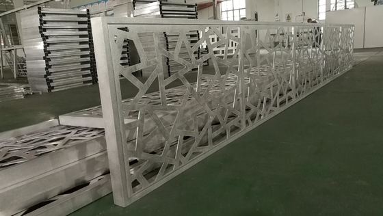 Ecrã de metal de corte a laser arquitetônico revestimento sólido de alumínio com padrão de árvore