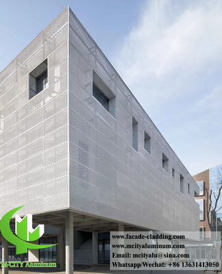 Revestimento de alumínio de malha corrugada perfurada Decoração exterior PVDF Cor Branca
