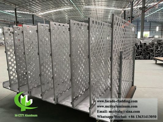 Bom preço Fassada de alumínio perfurado com buracos redondos personalizados com superfície revestida em pó em tamanho de 1200x2000mm on-line